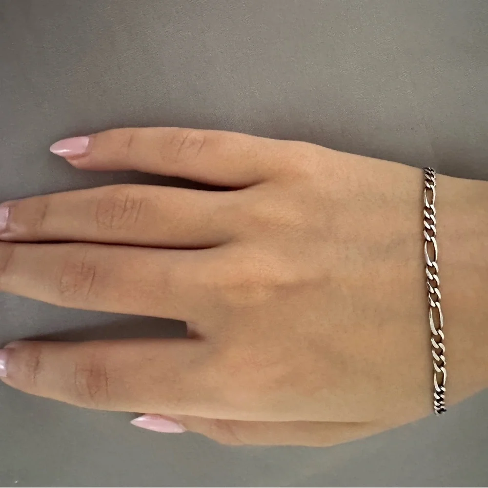 925 sterling silver Figaro Chain Bracelet in Silver Tone​​